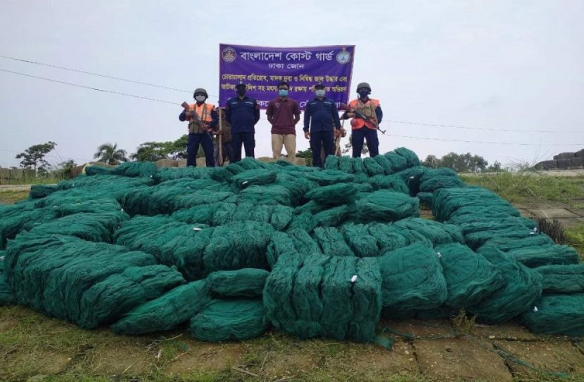 মুন্সিগঞ্জে অবৈধ চাই জাল জব্দ 