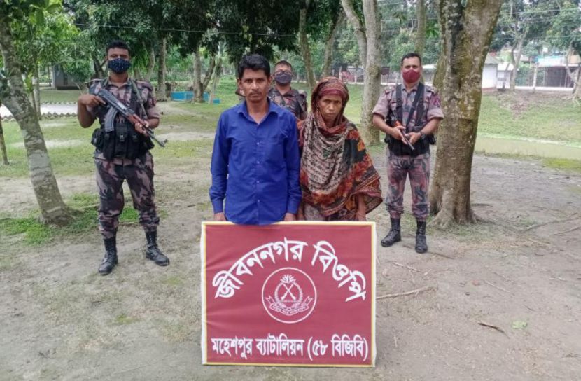 ভারত প্রবেশের চেষ্টা: দম্পতি আটক