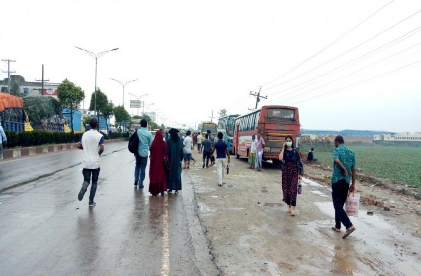 দুর্ভোগে কর্মজীবীরা