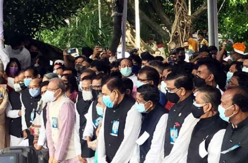 আওয়ামী লীগকে  দূরে রাখা যাবে না