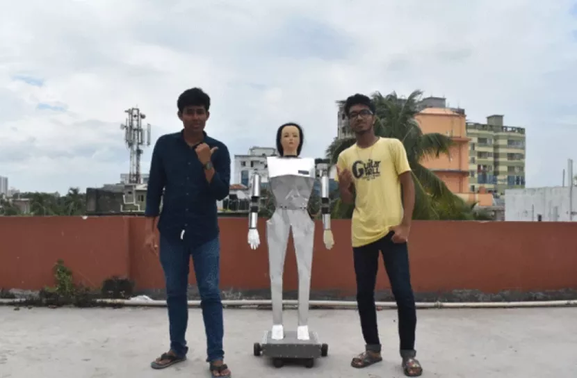 কুবি শিক্ষার্থীর ব্যতিক্রমী রোবট তৈরি