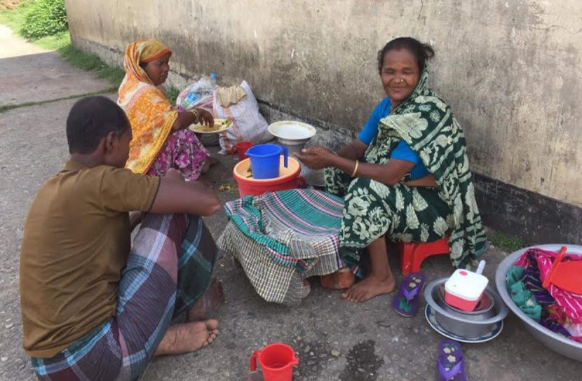 ৩০ টাকায় মিলছে ভাত মাছ সবজি ডিম 