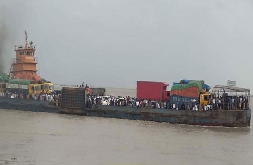 শিমুলিয়া-বাংলাবাজার ঘাটে উপচেপড়া ভিড়
