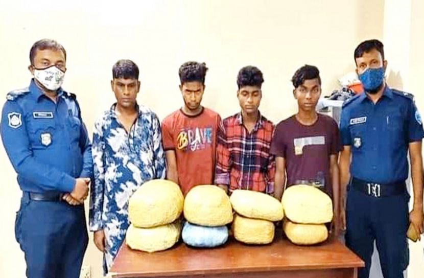 কুমিল্লায় ১৬ কেজি গাঁজাসহ গ্রেফতার ৪