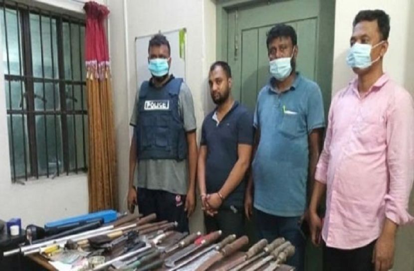 অস্ত্র ও মাদকসহ যুবক আটক