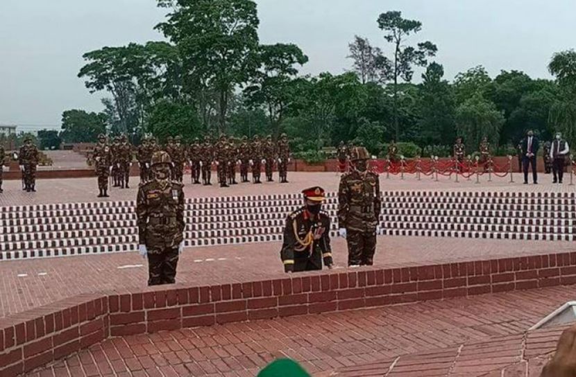 জাতীয় স্মৃতিসৌধে সেনাপ্রধানের শ্রদ্ধা