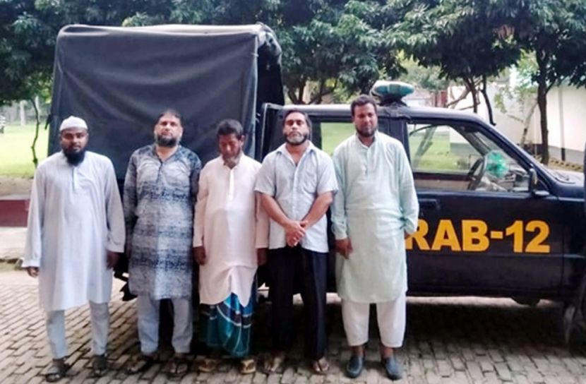 ৩৫০ বস্তা সারসহ পাঁচ ডিলার আটক