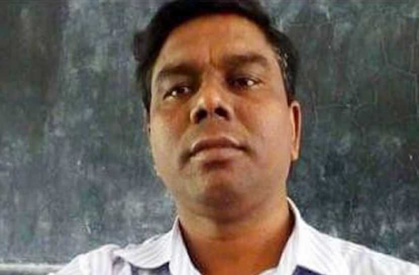 অর্থসংকটে পড়ে শিক্ষকের আকুতি