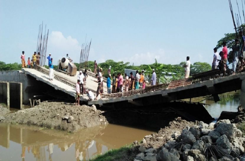 নির্মাণ শেষ হওয়ার আগেই ভেঙে গেলো ব্রিজ