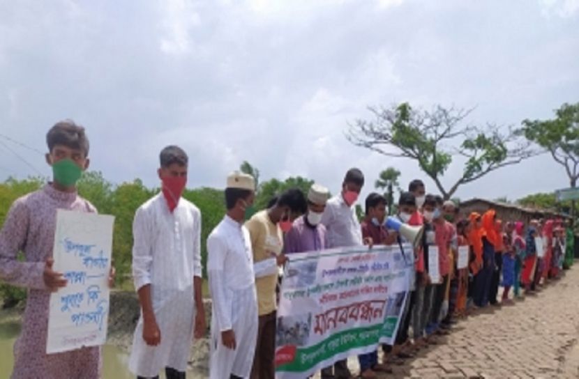 সাতক্ষীরায় বেড়িবাঁধ নির্মাণের দাবি