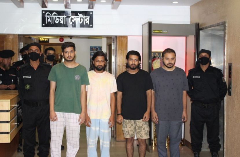 তেজগাঁওয়ে এলএসডিসহ গ্রেফতার ৪