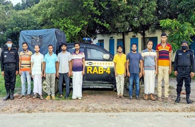 আশুলিয়ায় যুবলীগ নেতাসহ ৯ ডাকাত আটক