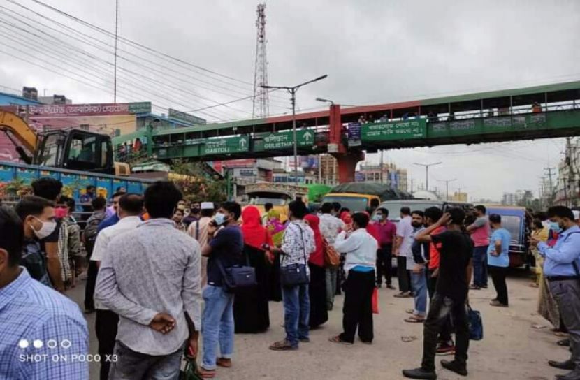 ভোগান্তিতে অফিসগামী মানুষ