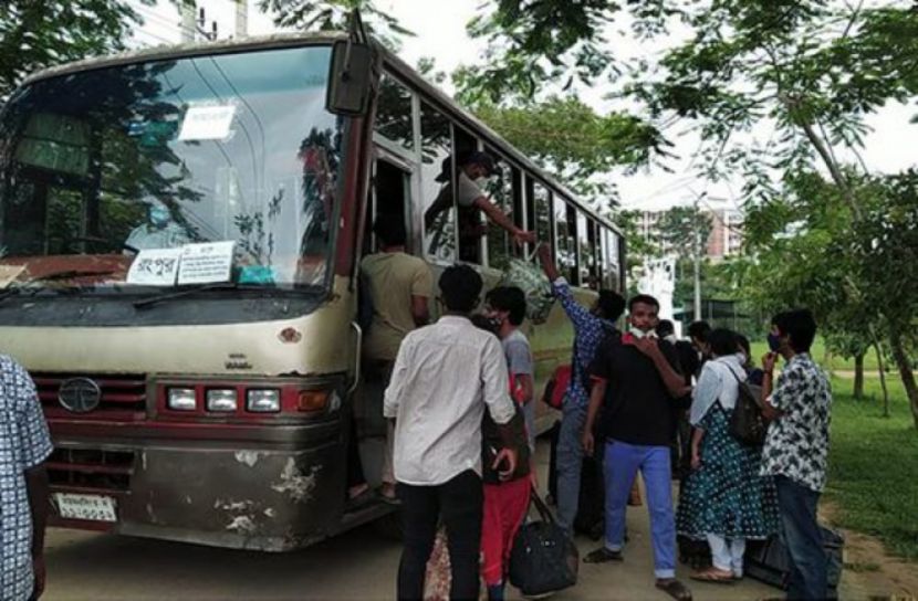 শিক্ষার্থীদের বাড়ি পৌঁছে  দিচ্ছে ক্যাম্পাস কর্তৃপক্ষ