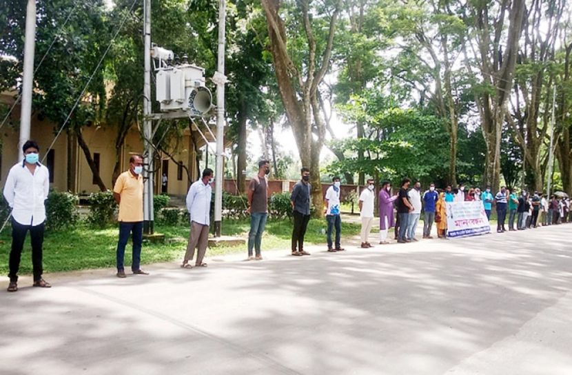 রাবি অচলের হুমকি অবৈধ নিয়োগপ্রাপ্তদের