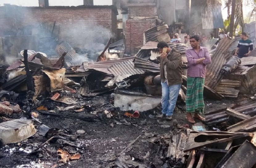 শরীয়তপুরে আগুনে ৮ দোকান পুড়ে ছাই 