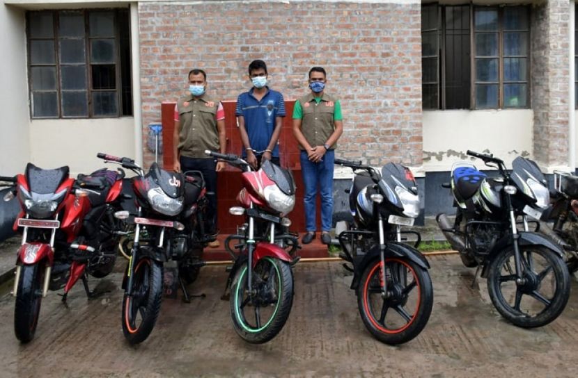 পাবনায় চোরাই মোটরসাইকেল উদ্ধার