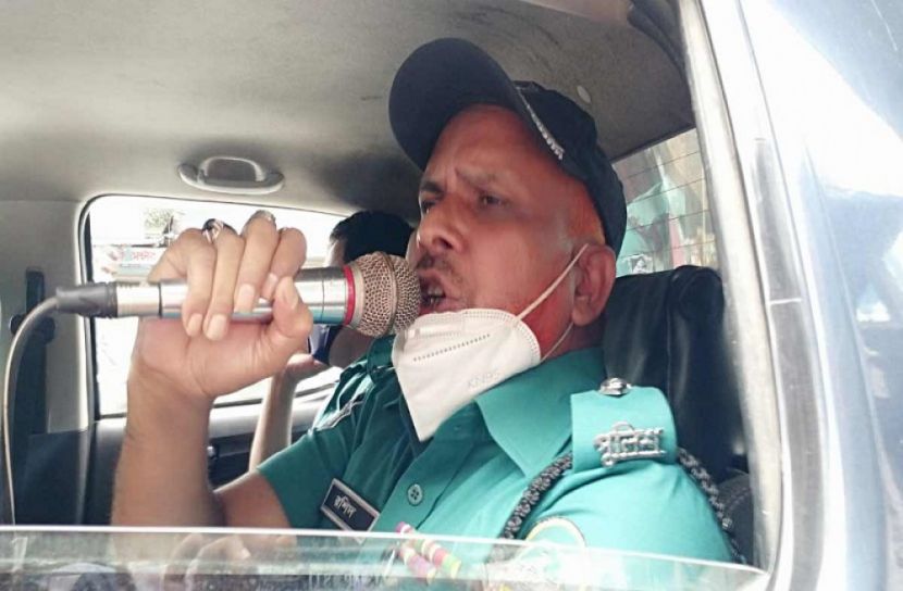 রংপুরে স্বাস্থ্যবিধি মানাতে মাঠে পুলিশ