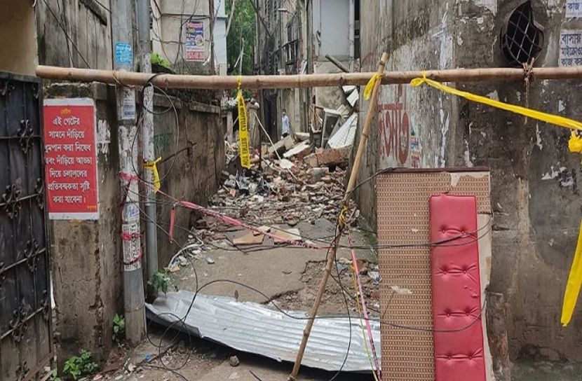 এখনও অবরুদ্ধ ৫০ পরিবার 