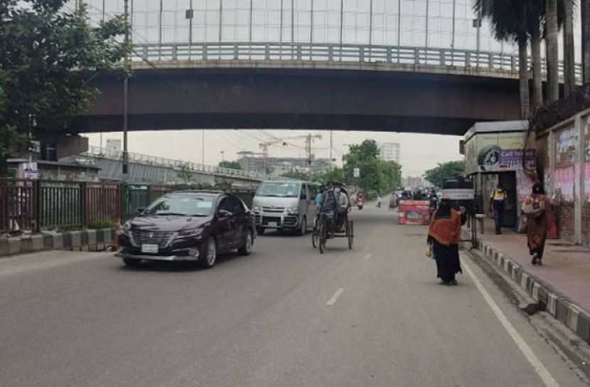 লকডাউনের প্রথম দিন, নির্বিঘ্নে চলছে গাড়ি