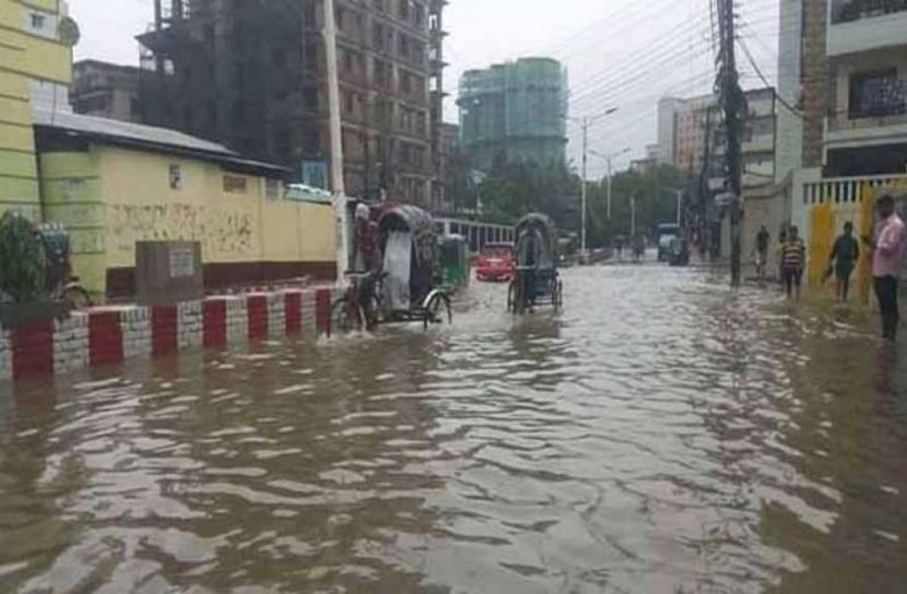 লকডাউন নয়, বৃষ্টিতেই স্থবির চট্টগ্রাম