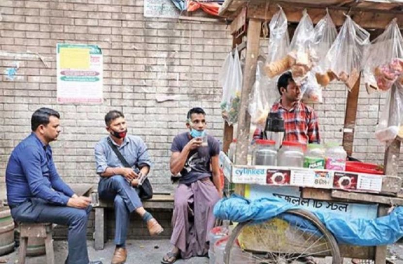 লকডাউন নেই গলিতে!