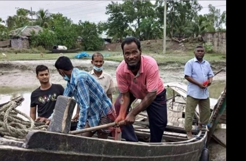 সুন্দরবনে মাছ ধরা ট্রলার জব্দ