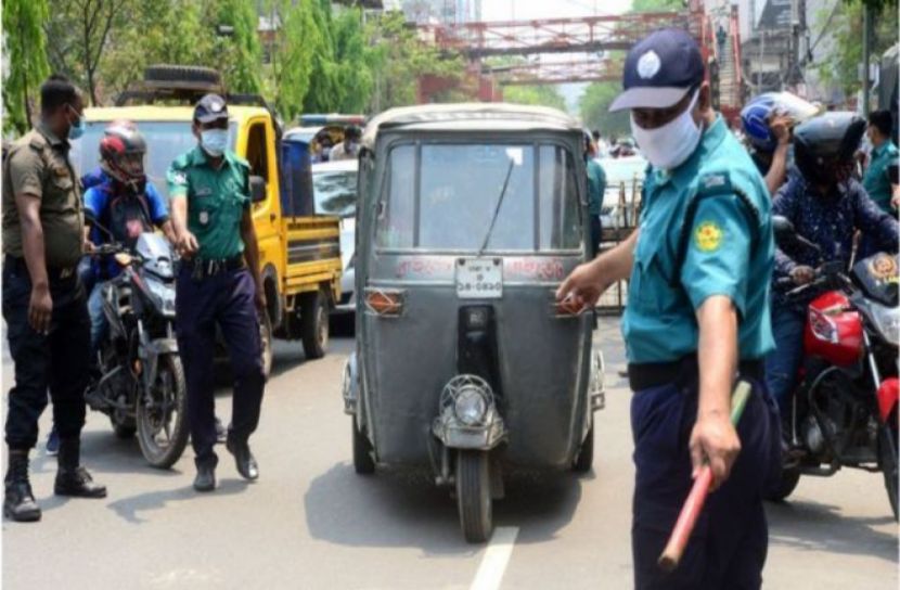 উপজেলা নির্বাহী কর্মকর্তার হাতে নব-দম্পতি আটক