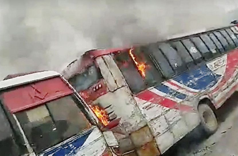 রামপুরায় বাসে আগুন