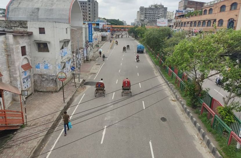 জনশূন্য নিউমার্কেট এলাকা