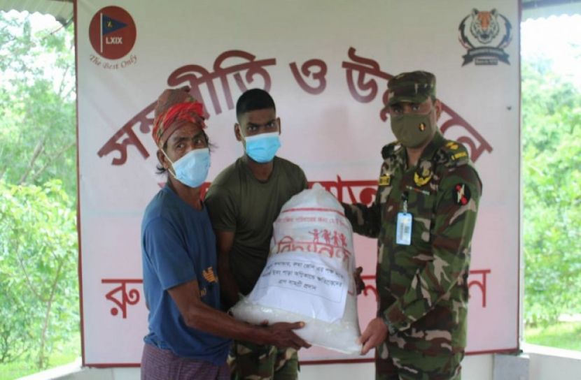 অগ্নিকাণ্ডে ক্ষতিগ্রস্থ ৪ পরিবারের পাশে সেনাবাহিনী