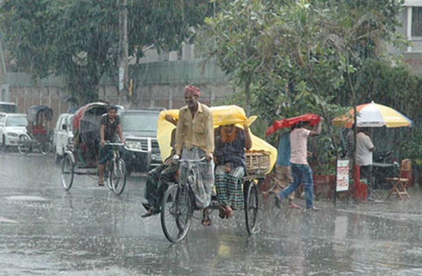 বৃষ্টির সঙ্গে বজ্রপাতের সম্ভাবনা
