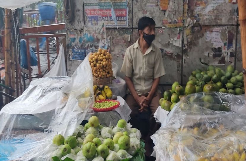 ঘরে খাবার নাই, রাস্তায় নামতে বাধ্য
