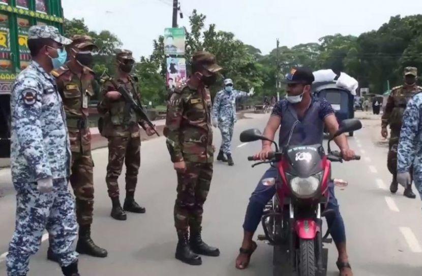 গোপালগঞ্জে টহল দিচ্ছেন আইন- শৃঙ্খলা বাহিনী