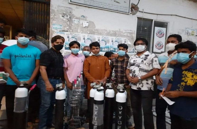 ফ্রি অক্সিজেন দিচ্ছে "গোপালগঞ্জ বন্ধু মহল"