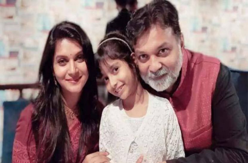 আয়রার চোখে অস্ত্রোপচার