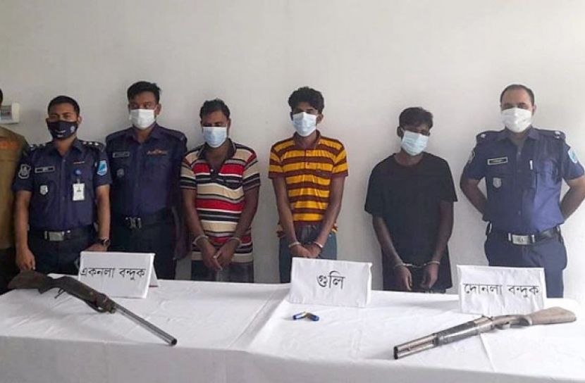 রাজবাড়ীতে অস্ত্রসহ তিনজন গ্রেফতার