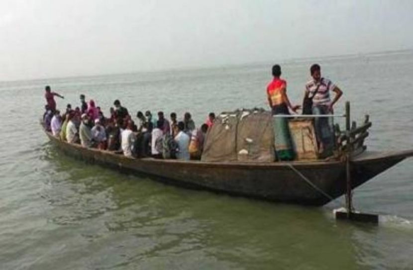 যাত্রীবাহী ট্রলারে ডাকাতি