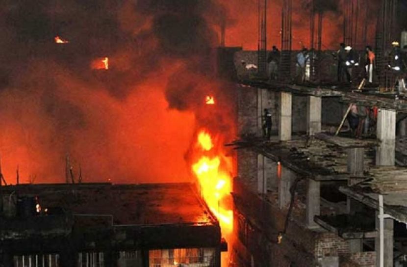 পুরান ঢাকার অন্য সময়ের অগ্নিকাণ্ডের ফাইল ছবি