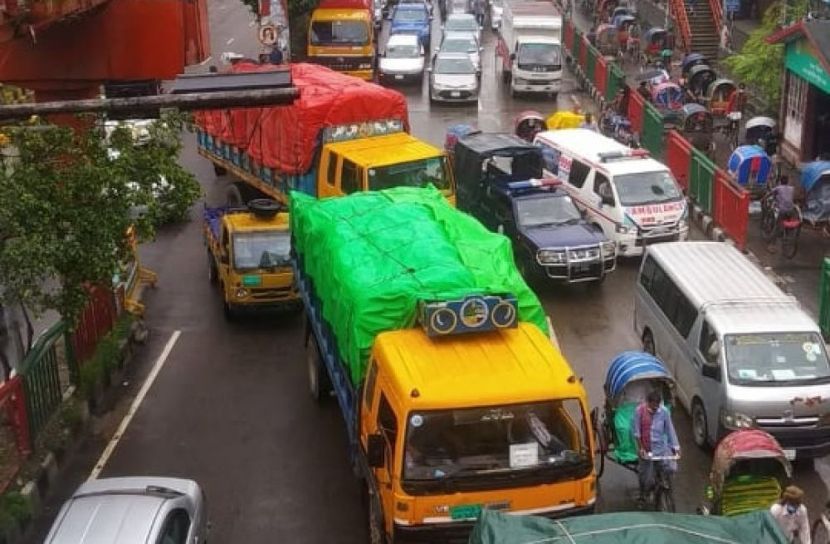 চেকপোস্ট দিয়েও থামানো যাচ্ছে অবাধ চলাচল