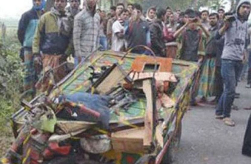 নছিমন উল্টে হেলপার নিহত