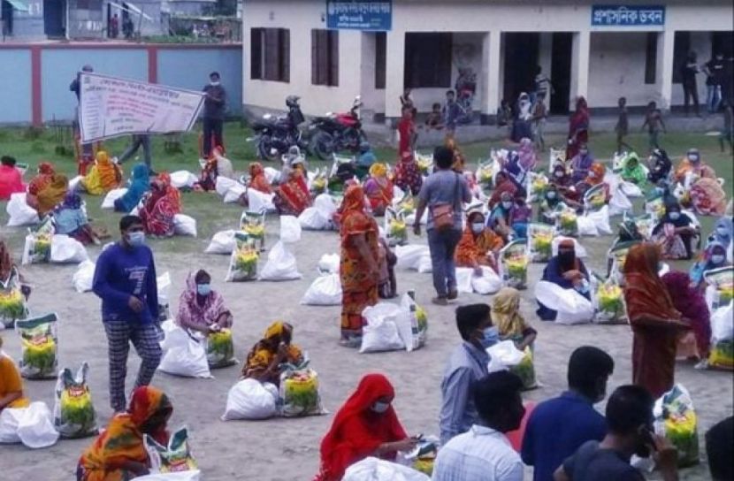 প্রতিবন্ধী-যৌনকর্মীর মাঝে খাদ্য সামগ্রী বিতরণ
