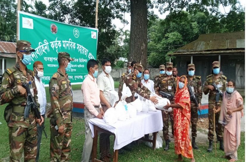 সুন্দরগঞ্জে সেনাবাহিনীর মানবকি সহায়তা 