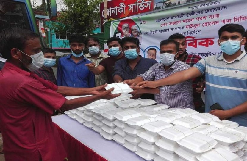 বায়েজীদ ভূঁইয়ার পক্ষ থেকে অসহায়দের মাঝে খাবার বিতরণ  