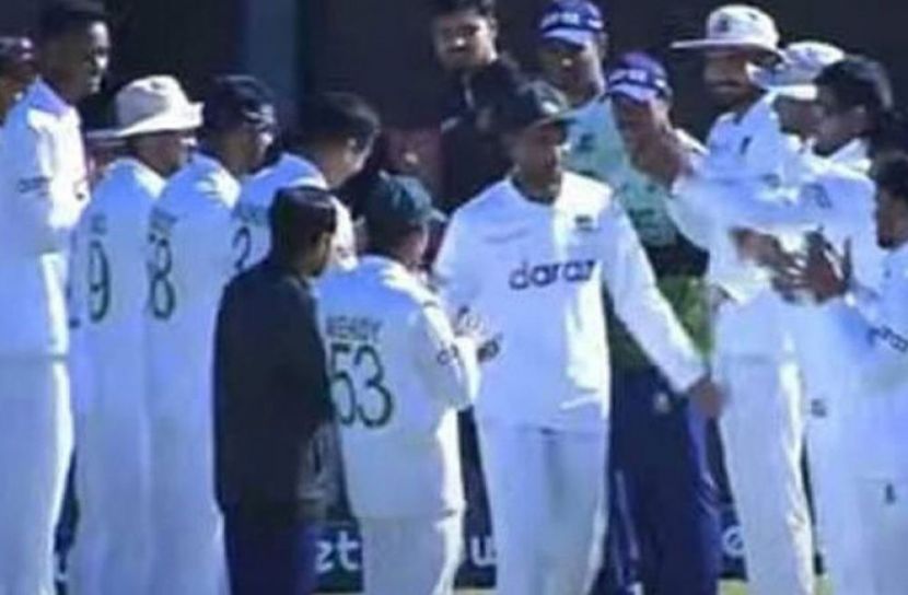 রিয়াদকে গার্ড অব অনার দিলেন সতীর্থরা!