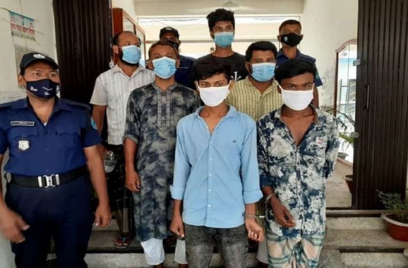 বোয়ালমারীতে ইজিবাইক ছিনতাই