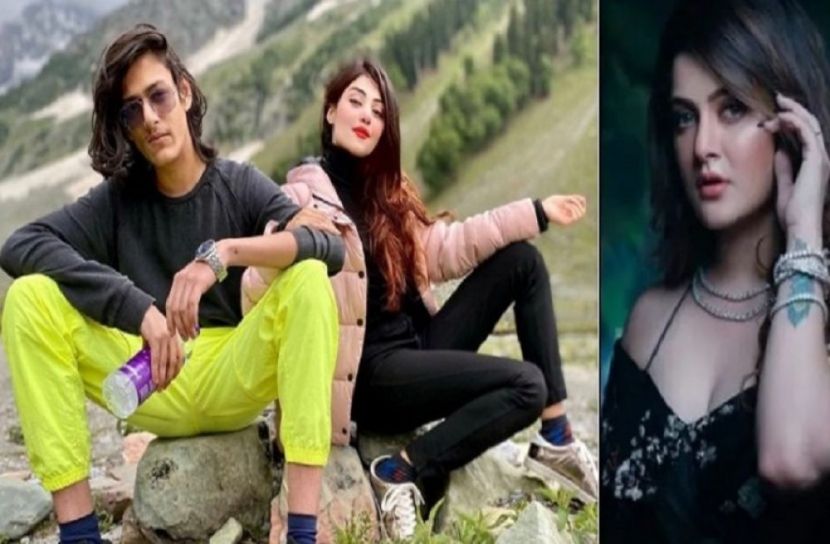 প্রেমিকাকে নিয়ে কাশ্মীরে ঝিনুক