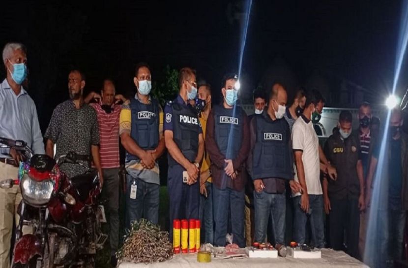 মিয়া বাড়ি হতে বোমার সরঞ্জাম উদ্ধার