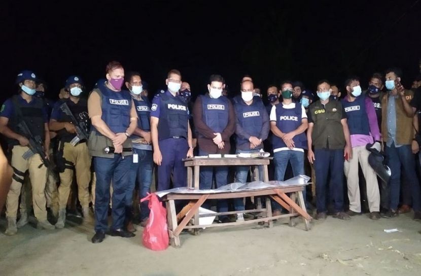 বন্দর এলাকায় বোমার সরঞ্জাম উদ্ধার