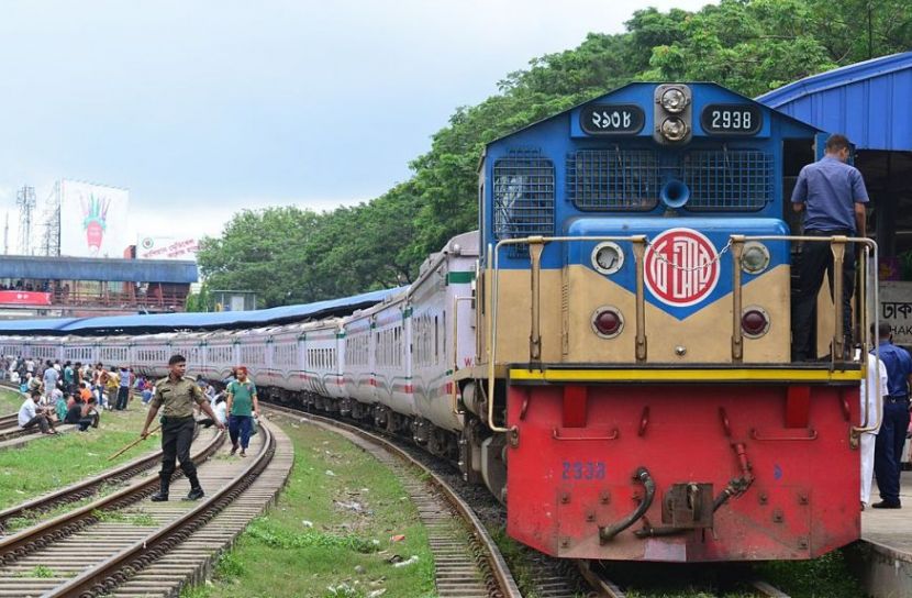 মিলছে না ট্রেনের টিকিট